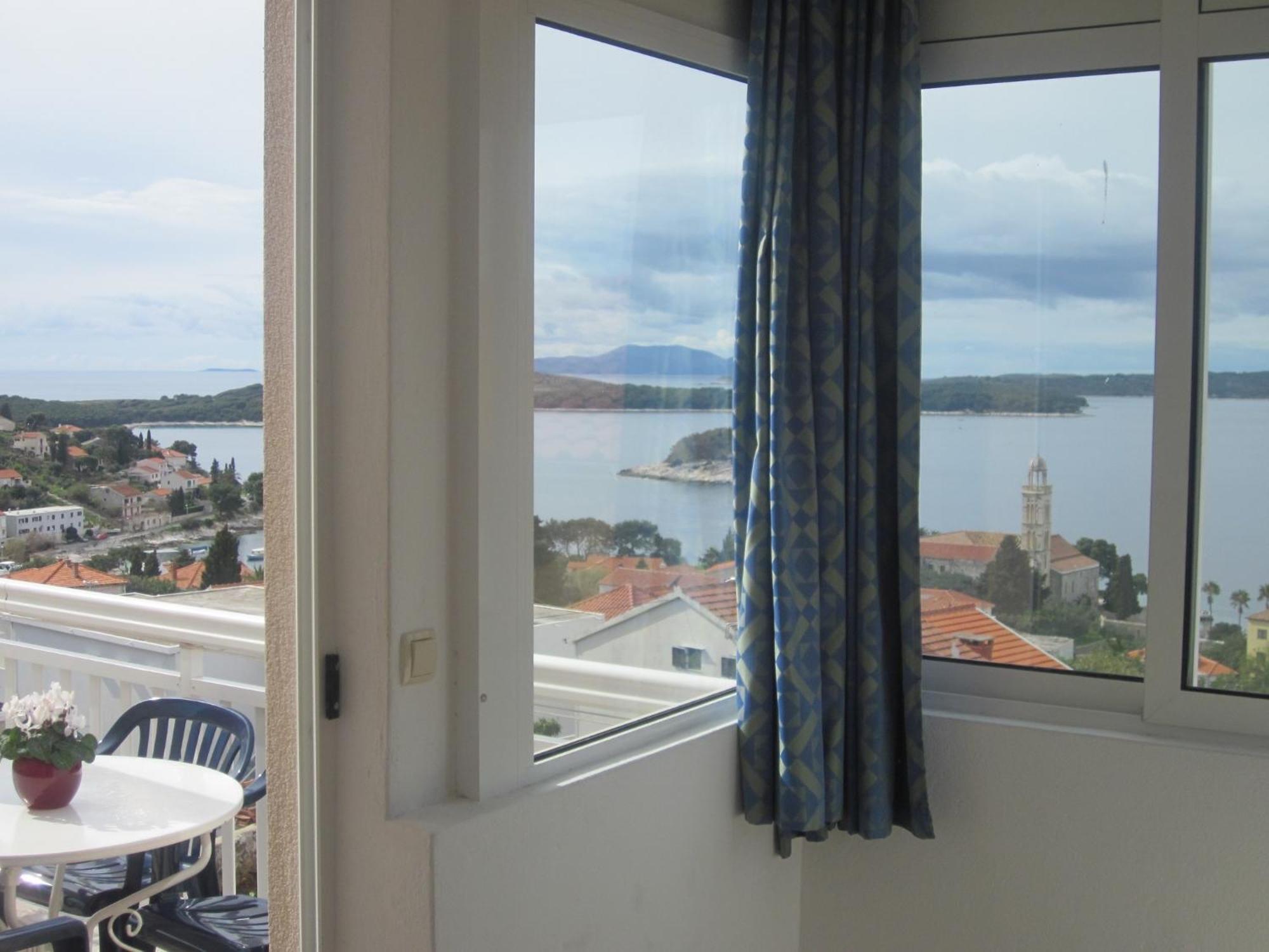 Kresic * Hvar Town